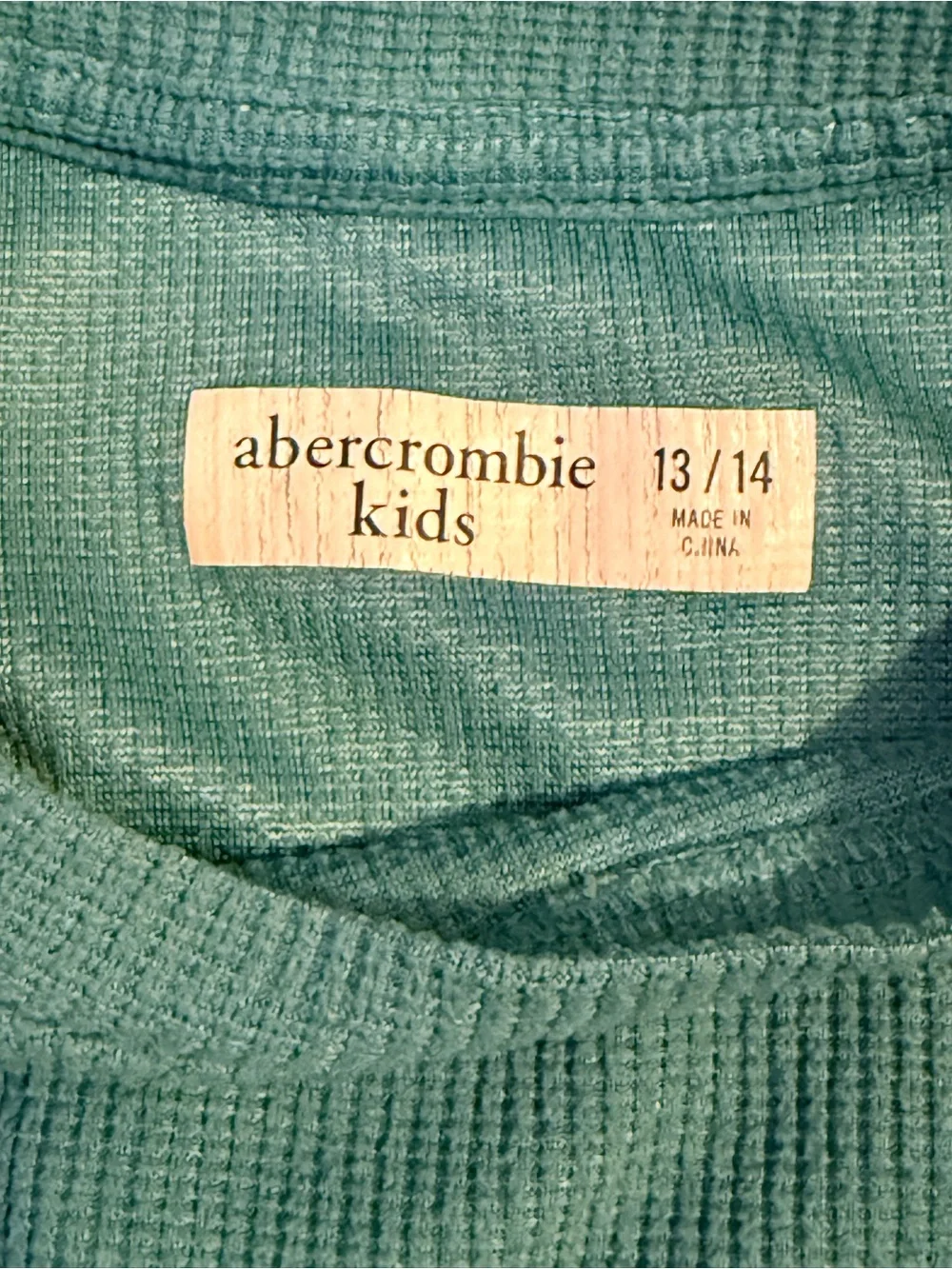 Abercrombie & Fitch along neckline layering